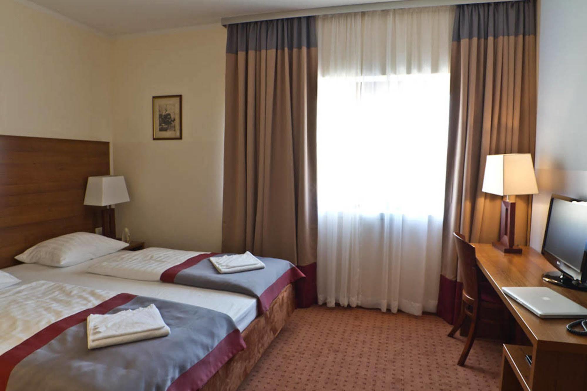 Ivbergs Hotel Messe Nord Berlin Kültér fotó